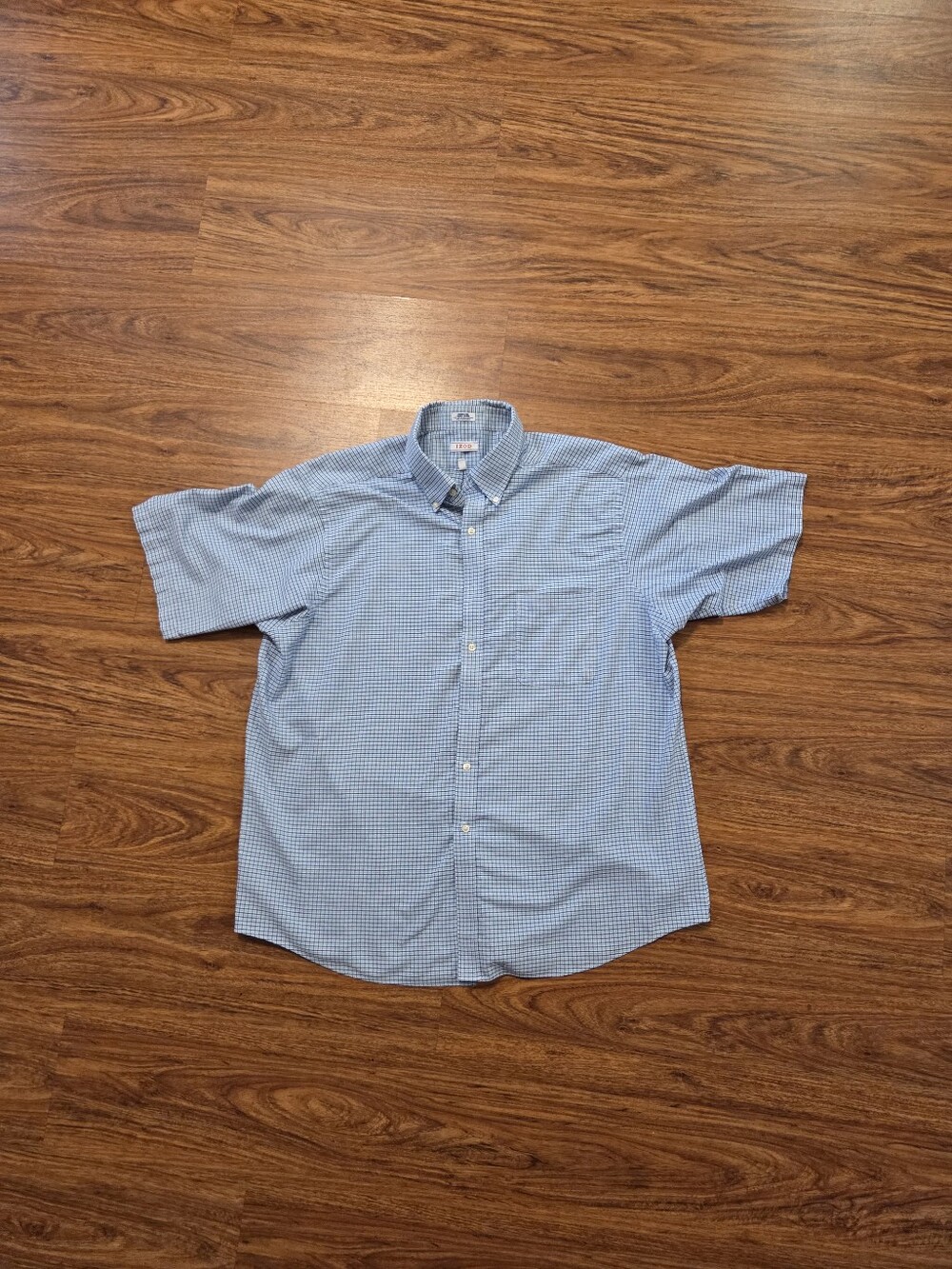 Izod Men's Light Blue Micro-Check Short Sleeve Button-Down Shirt